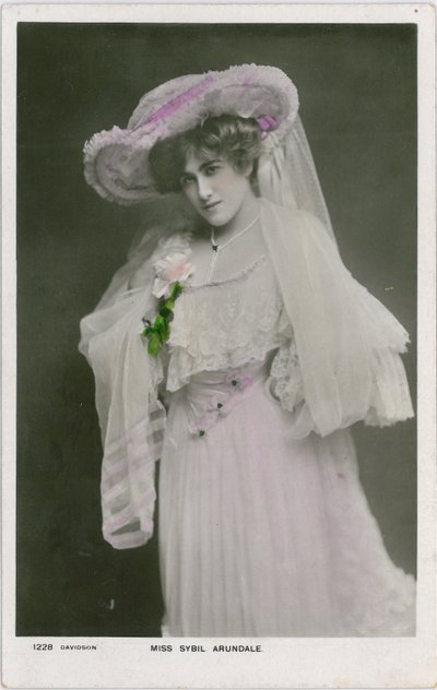 Célébrités de la scène : Miss Sybil Arundale, vers 1903-08 (photo colorée) - English Photographer